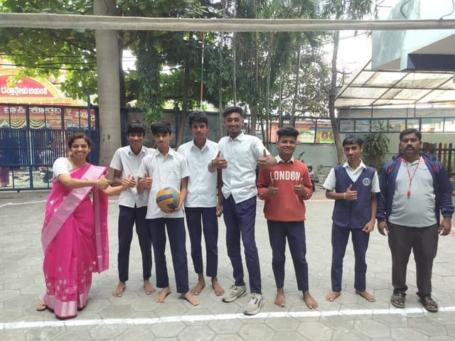 A student team with their lecturer
